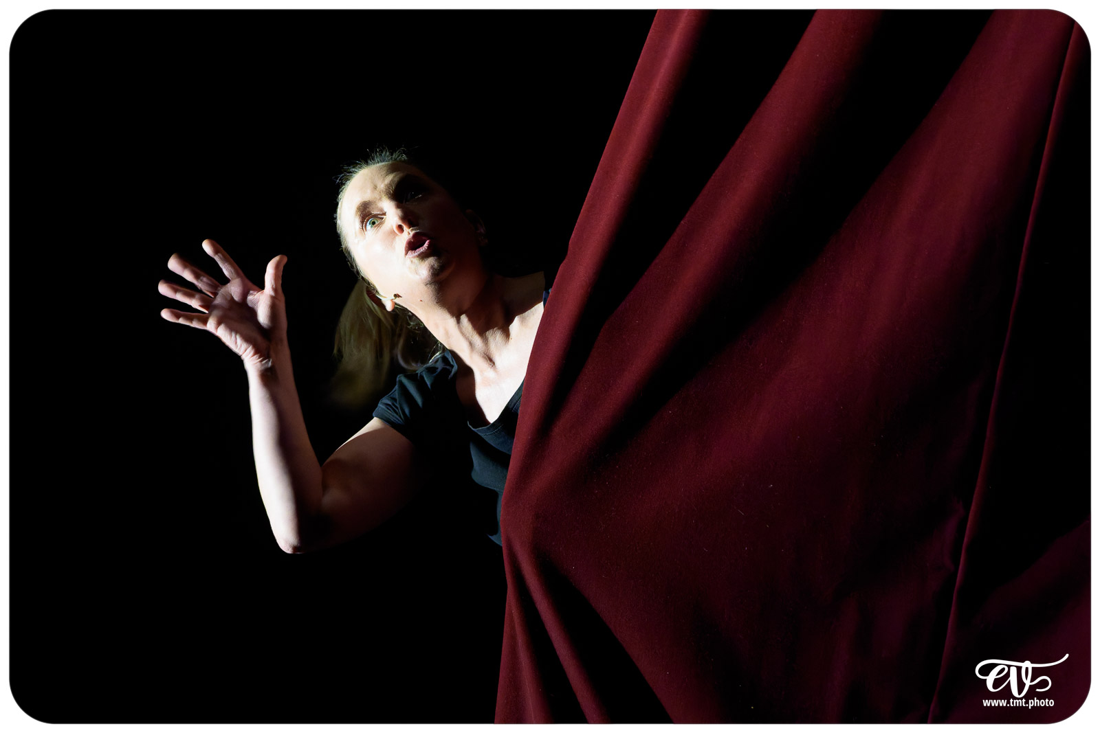 LES CHATOUILLES OU LA DANSE DE LA COLÈRE (ANDRÉA BESCOND)